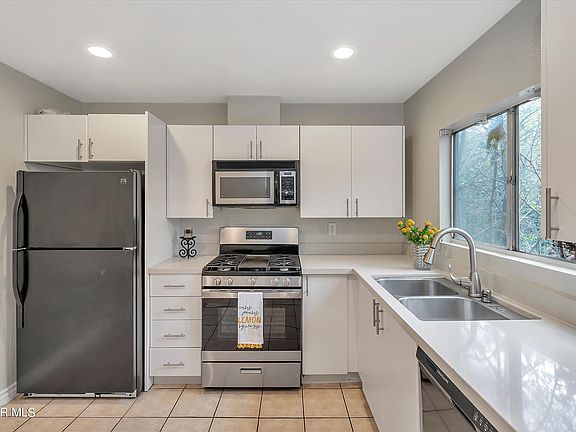 2nd image of 18350 Hatteras St APT 279