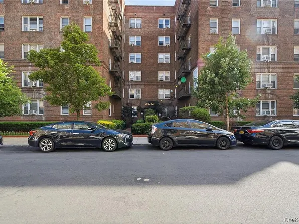 6574 Saunders St APT 3H, Flushing, NY 11374