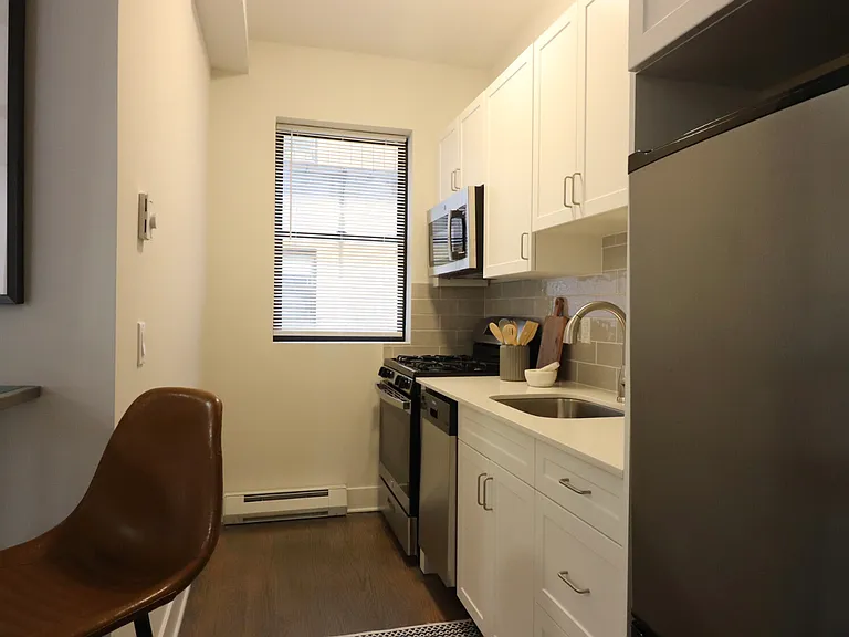 77 Park Dr #8 — Photo 2