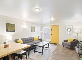 120 S 38th Ave APT 24, Omaha, NE 68131