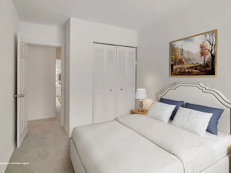 Hampton Manor Apartments & Townhomes — Photo 38