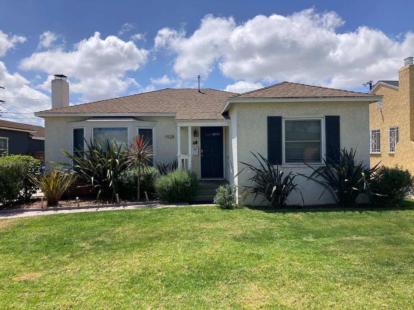$3,795! Spacious 3-Bedroom, 3-Bathroom Home in Los Angeles! 90047! — Photo 1