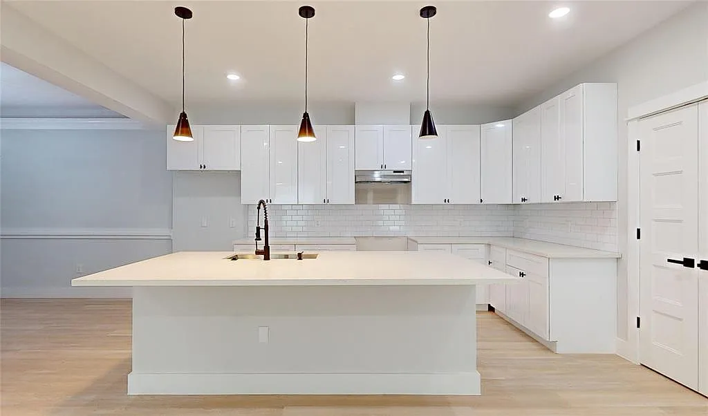 4 bed, 2.5 bath, 1839 sqft, $2,100 — Photo 4