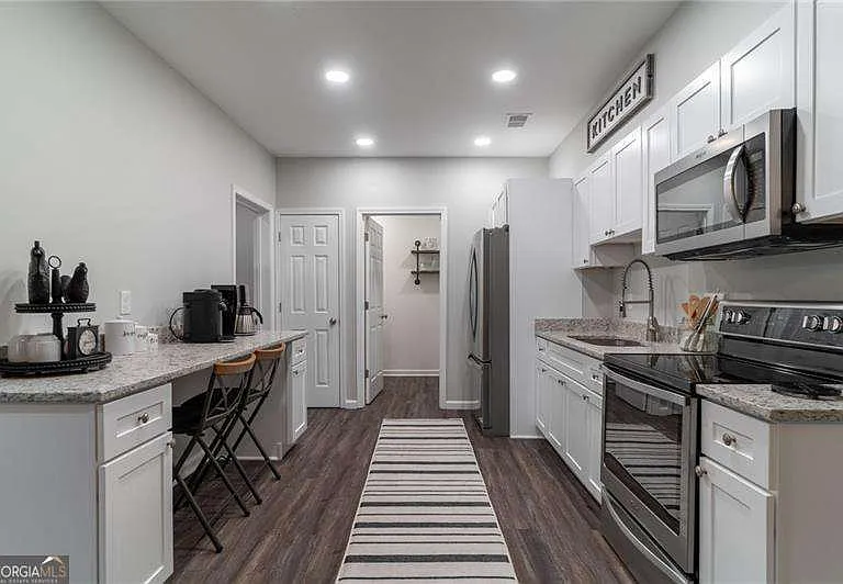 301 Cochin Dr — Photo 29