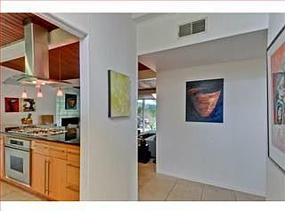4th image of 1095 Metro Cir