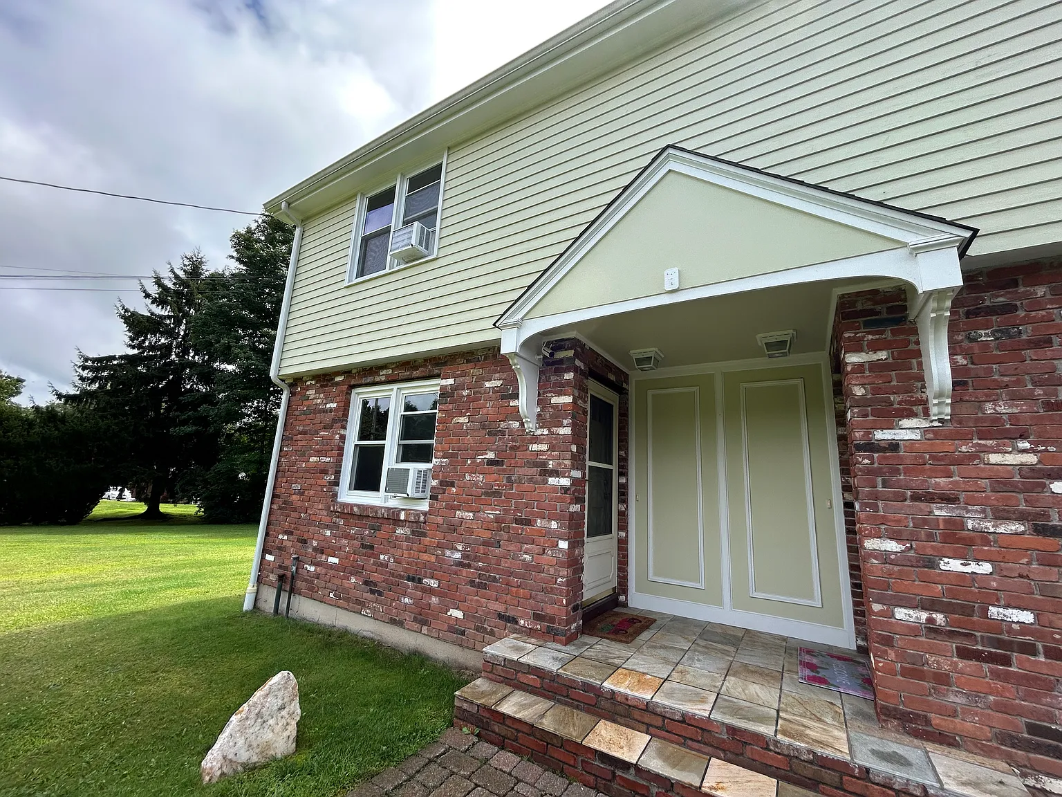 2 bed, 1014 sqft, $2,300 — Photo 4