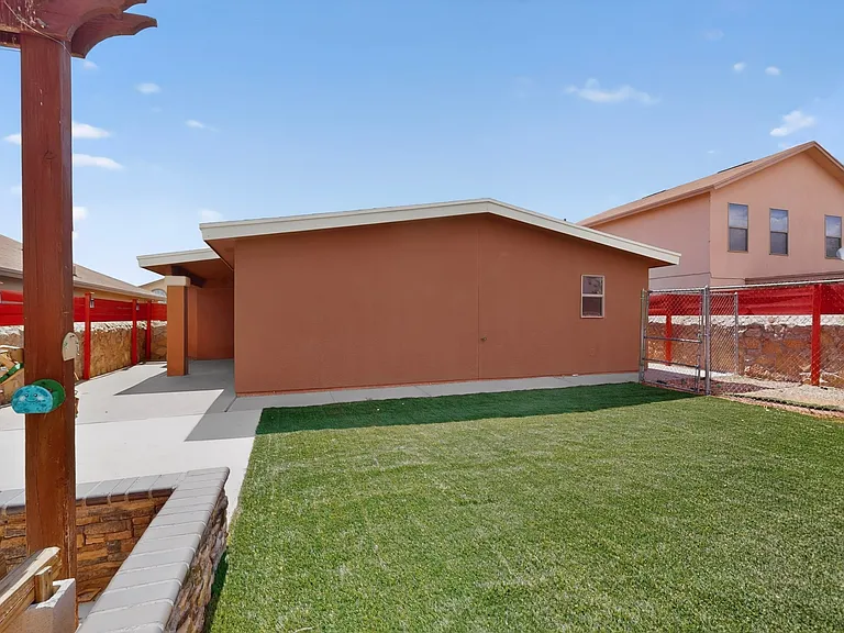 2304 Honey Dew St — Photo 35