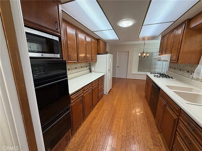 2680 N Canal St — Photo 11