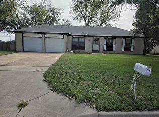 1166 N Sandplum Ln, Wichita, KS 67212