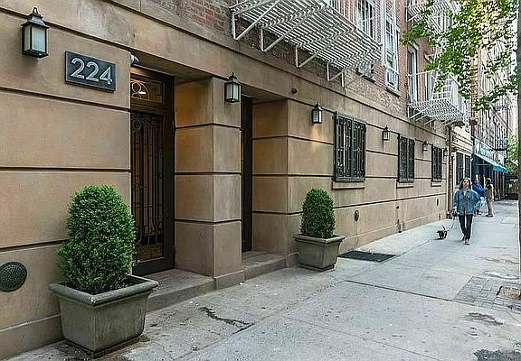 5th image of 224 Sullivan St APT D21