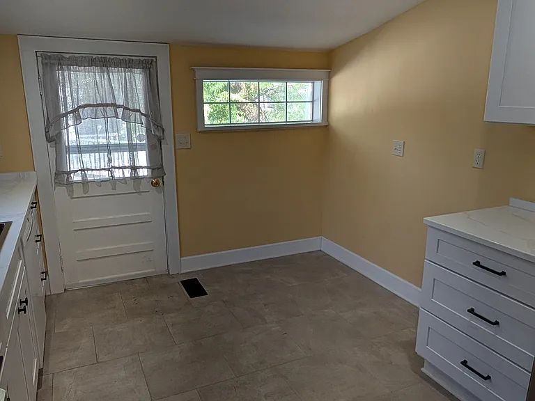 284 Clover Ave — Photo 12