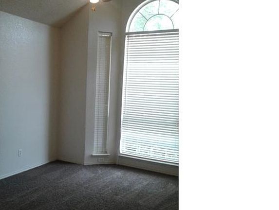 5th image of 2721 Park Valley Dr
