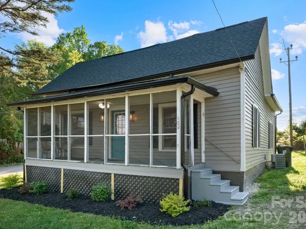 101 Fairview St, Clover, SC 29710