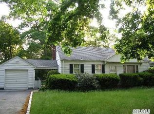 114 Oregon Ave, Medford, NY 11763