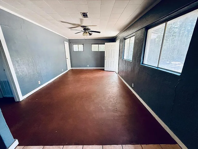 102 Pecan Ln — Photo 6