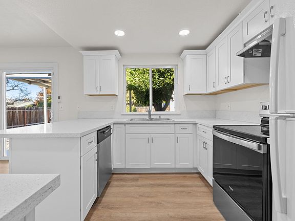 4th image of 6527 Steffano Court