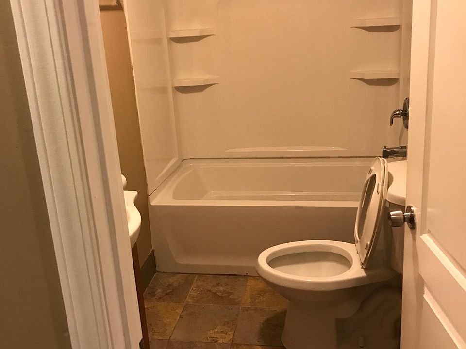 1st image of 3932 Parker Ave Floor 1