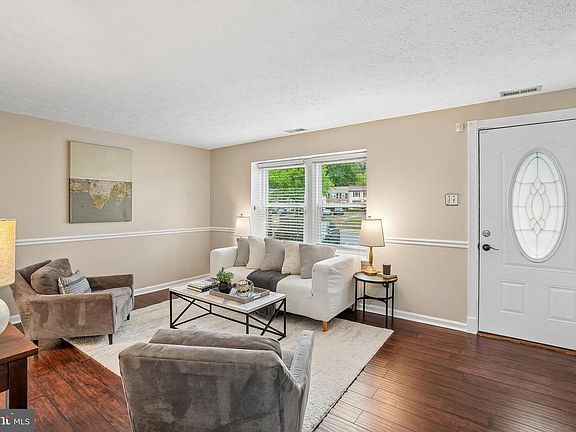 4th image of 8236 Claremont Woods Dr