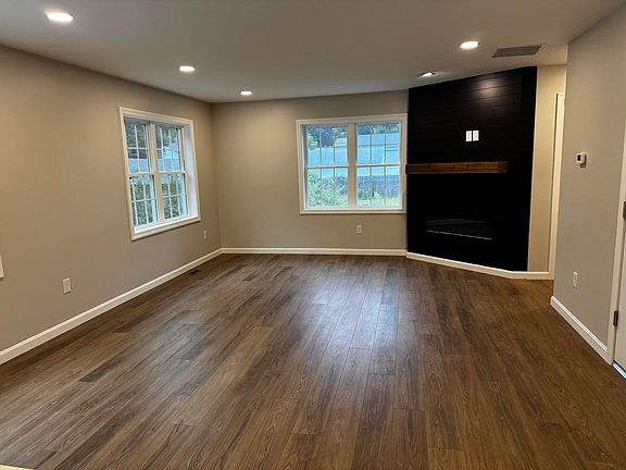 5th image of 93 Rockland Rd #2