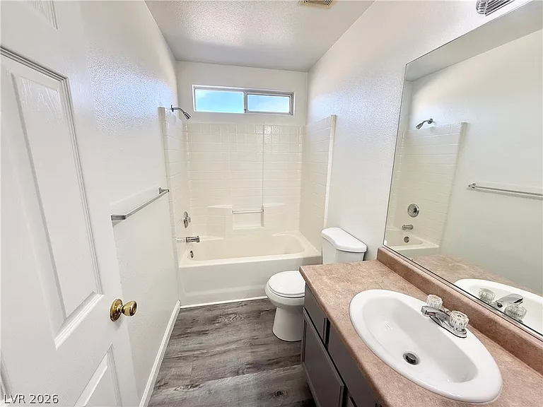 1031 Karen Ct #B — Photo 10