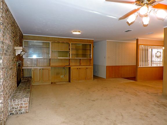 3rd image of 212 Pinewood St