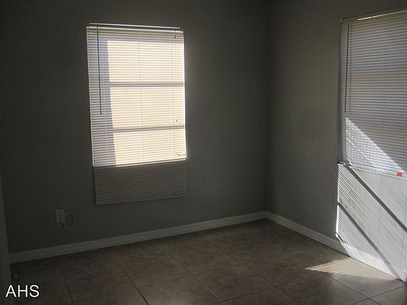 4th image of 2439 2nd Ave SE