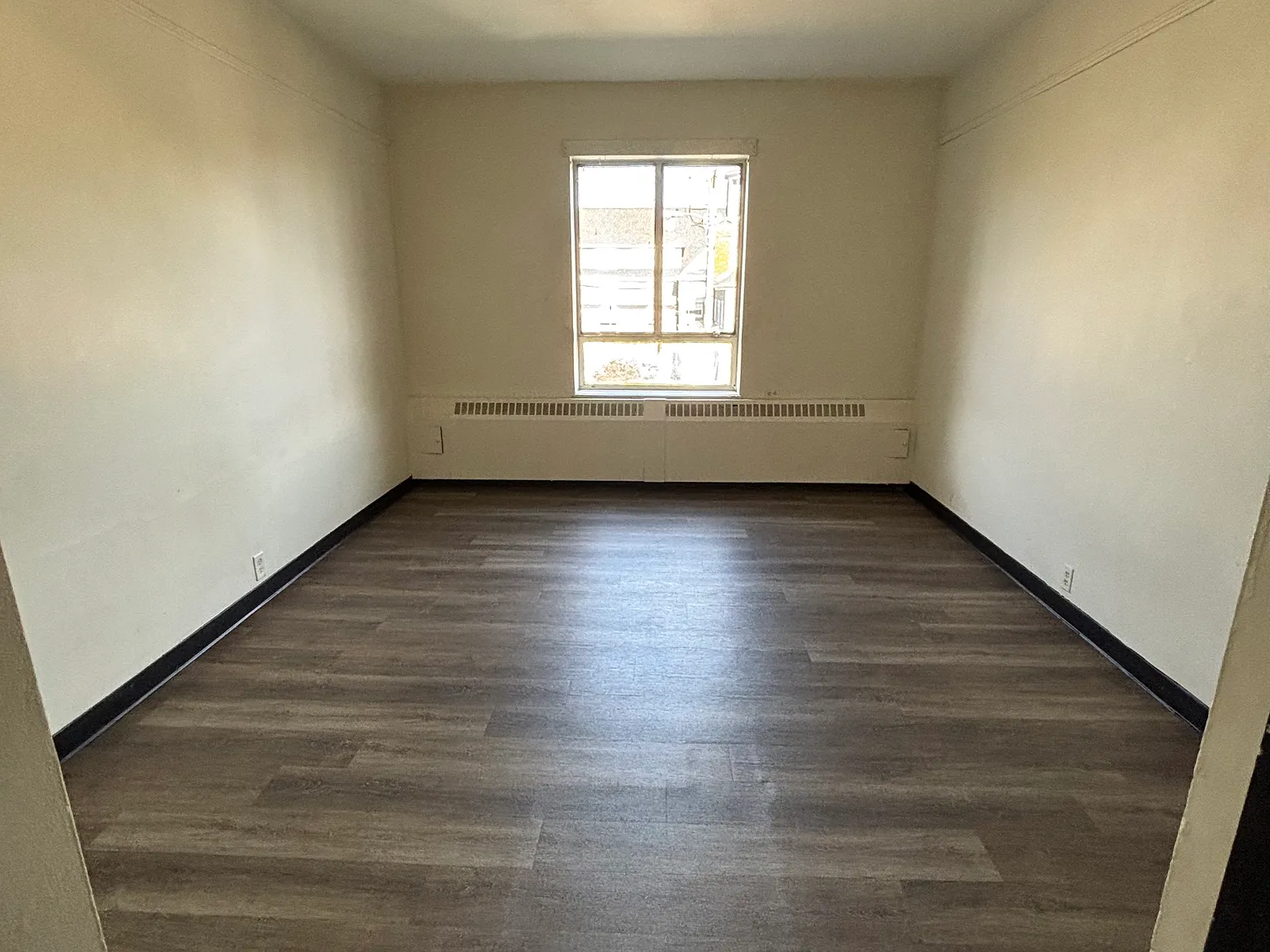 1115 Reservoir St — Photo 2