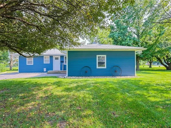 304 Donan St, Mound City, MO 64470