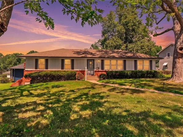 3726 S Trail Ridge Dr, Independence, MO 64055