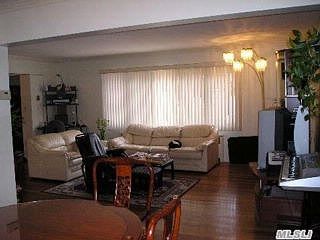 2nd image of 6218 Cromwell Cres