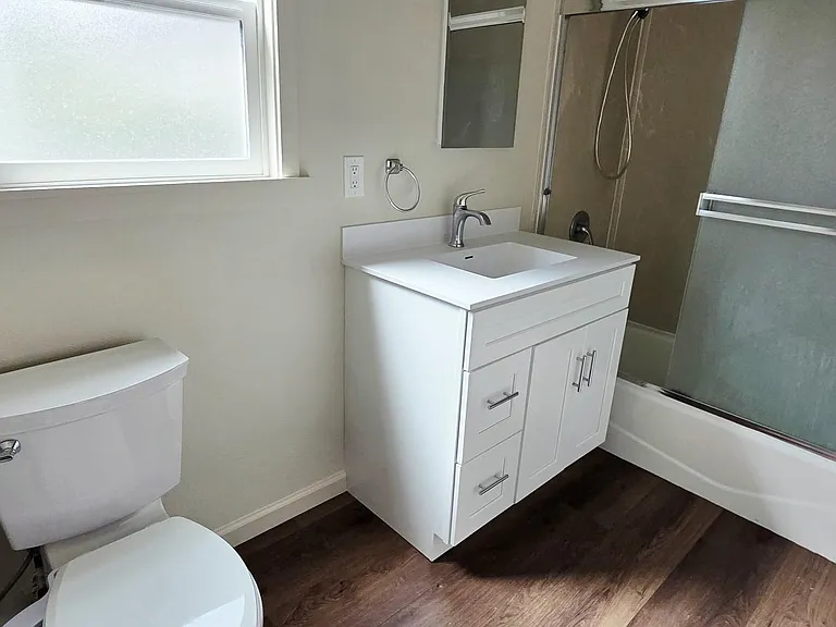22636 Templeton St — Photo 9