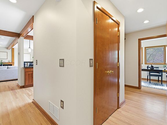 5th image of 7985 Riverside Dr