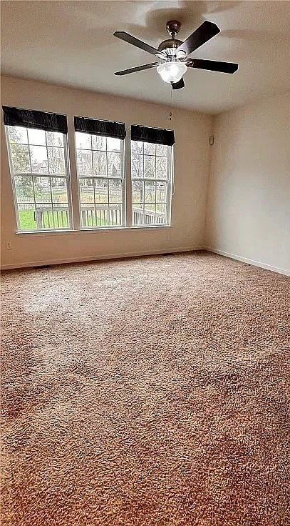 5 bed, 3115 sqft, $3,300 — Photo 2