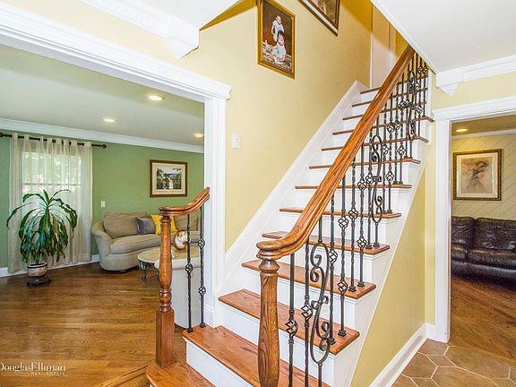 5th image of 4 Manor Ln