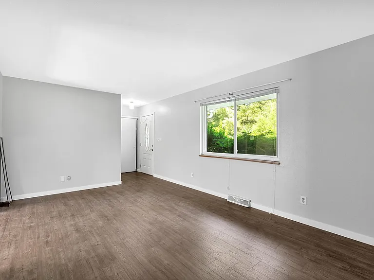 29102 Hufford Rd #B — Photo 15