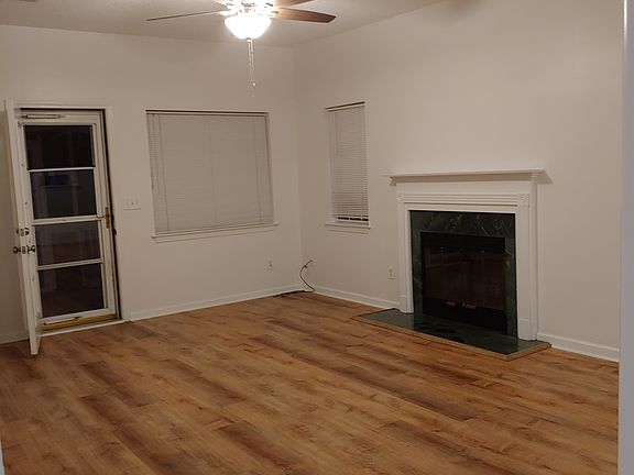 Living room - fireplace is not functional