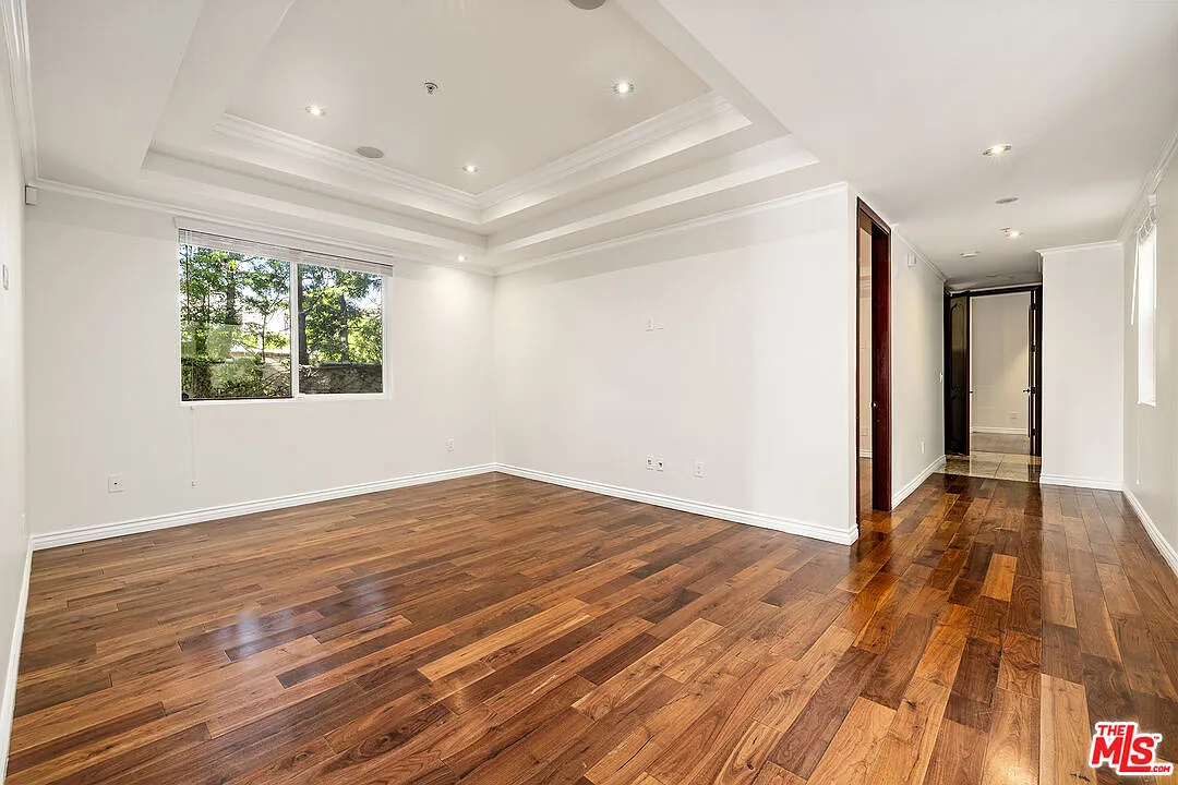 2 bed, 2.5 bath, 2000 sqft, $6,350 — Photo 3
