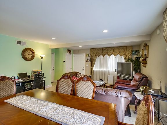 5th image of 972 Osage St