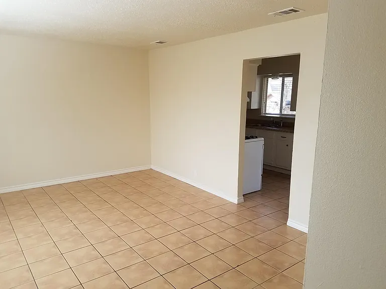 387 Covina Ave — Photo 7