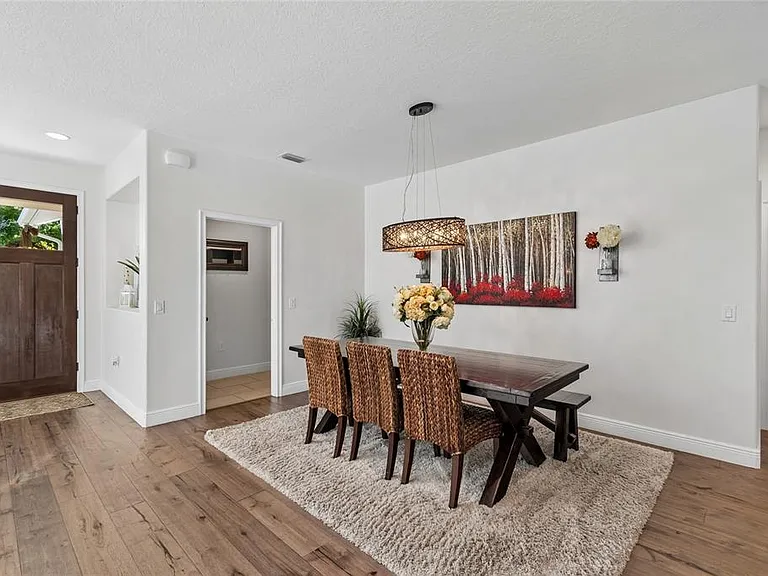 110 S Beverly Ave — Photo 11