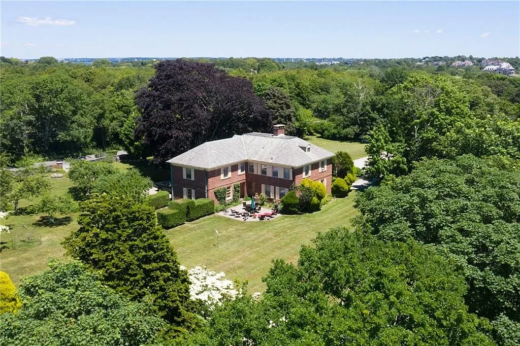 6 bed, 4.0 bath, 3385 sqft, $35,000 — Photo 3