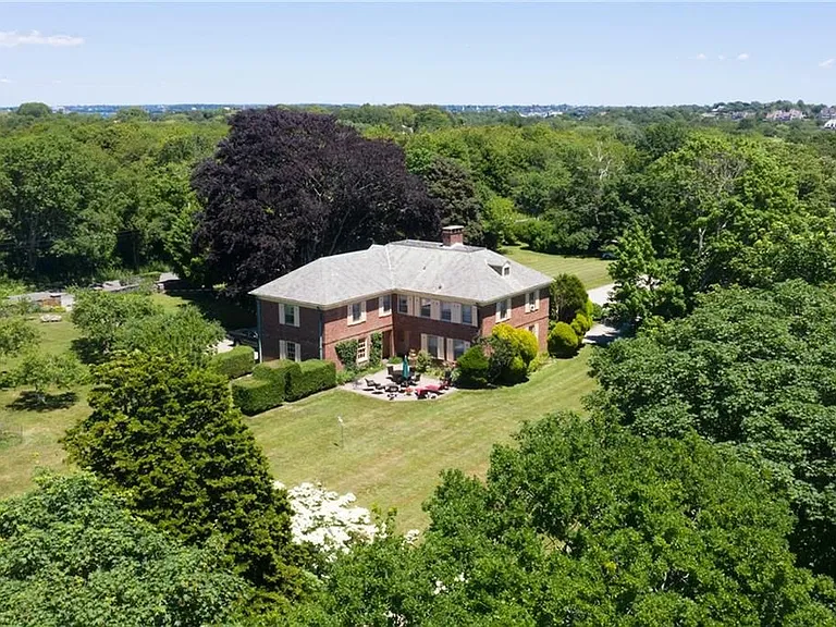 22 Castle Hill Ave — Photo 3