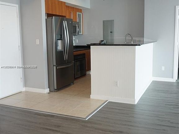 3rd image of 325 Biscayne Blvd #2022