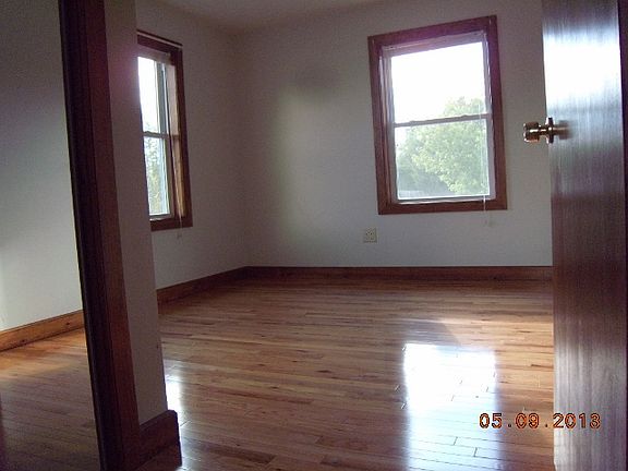 5th image of 26 Champlain Ave