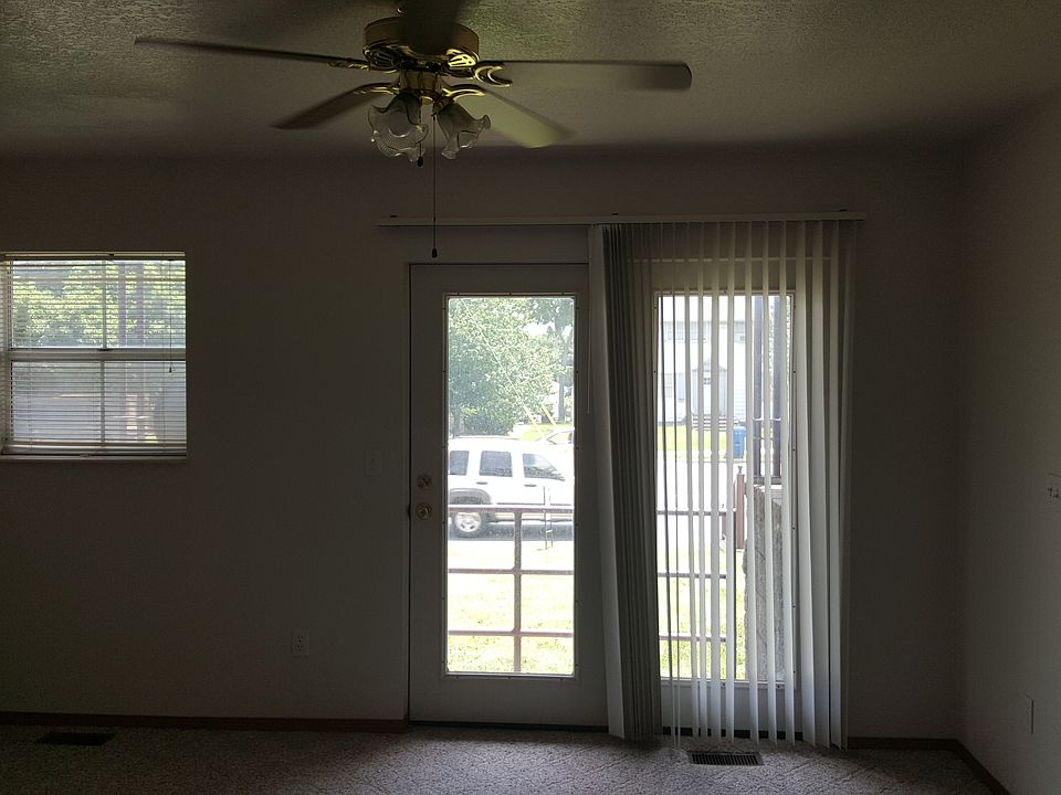 605 b livingroom 2_04052016