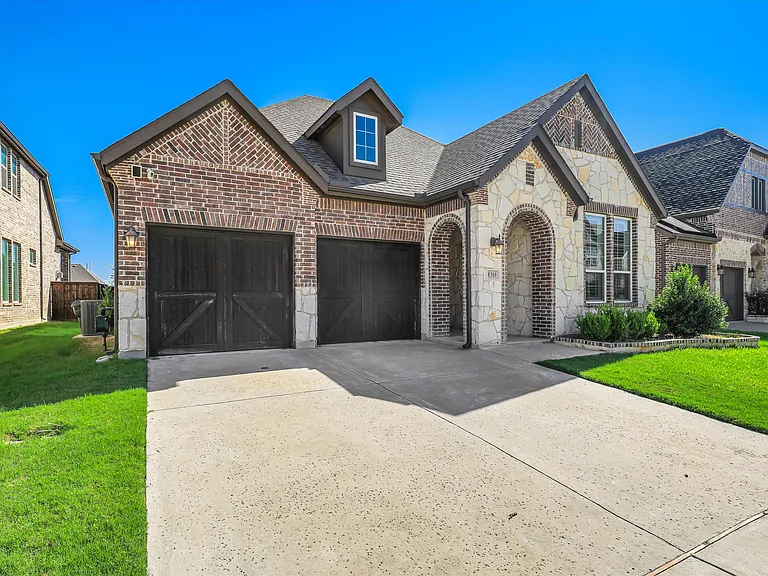 8308 Pine Valley Dr — Photo 2