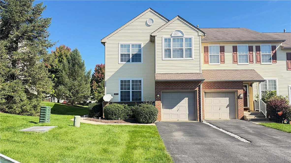 3 bed, 2.5 bath, 2022 sqft, $2,650 — Photo 2