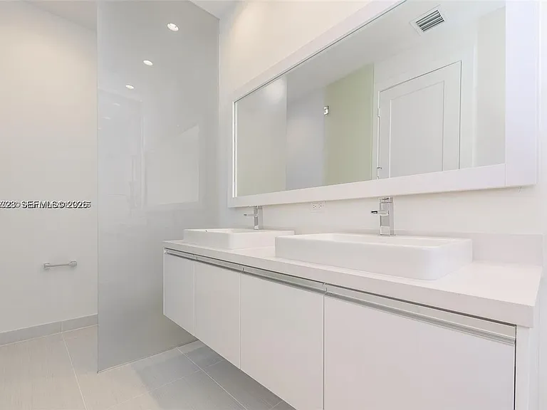 10245 NW 63rd Ter #201 — Photo 13