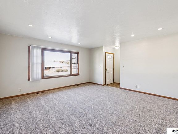 4th image of 5433 Pioneers Blvd