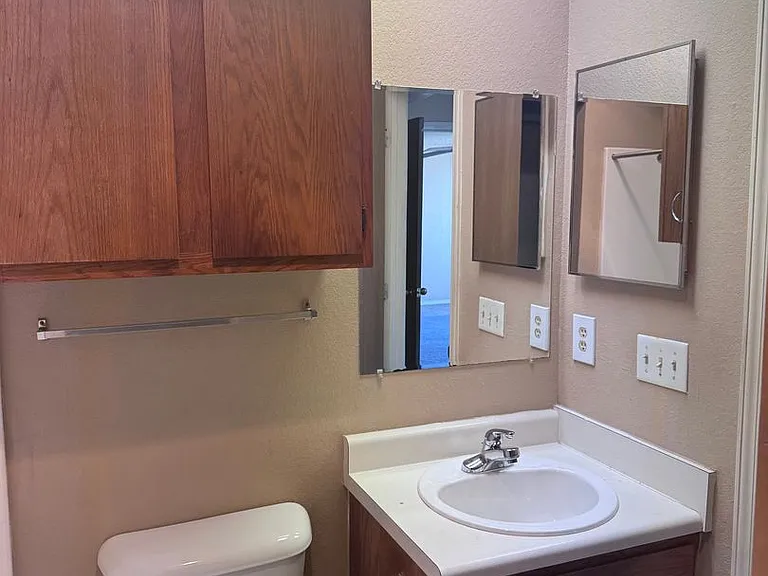 Crown Ridge Apartments — Photo 20